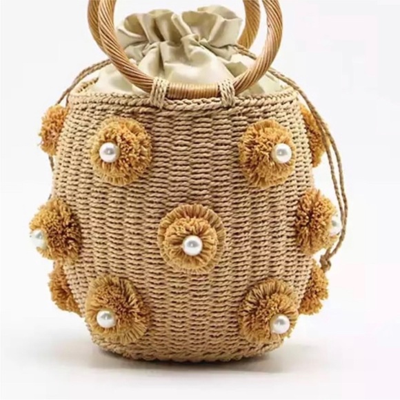 Handbags - New NWT Woven Straw Pearl Round Bucket Bag
